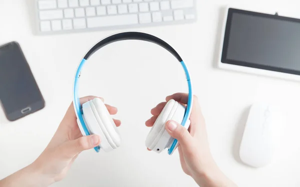 Hands Holding Headphones Office Desk Listening Music — Stock Photo, Image