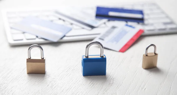 Candados Tarjetas Crédito Teclado Del Ordenador — Foto de Stock