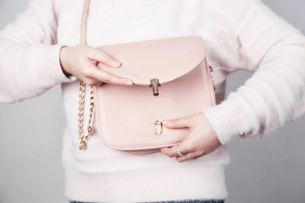 Girl Holding Bag Studio Fashion Lifestyle — Stock Photo, Image