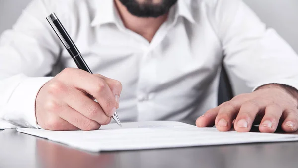 Businessman Signing Contract Office — Stock Photo, Image