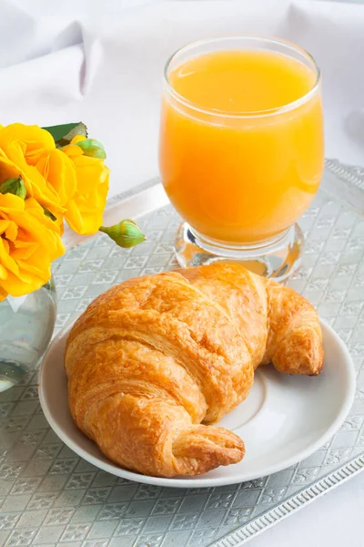 Morning breakfast with croissant and orange juice. — Stock Photo, Image