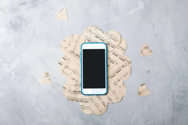 Flatlay müzik kompozisyon akıllı telefon veya cep telefonu, kağıt duymak