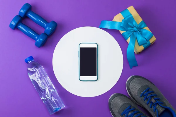 Spor düz yatıyordu kompozisyon dumbbells ayakkabı şişe su