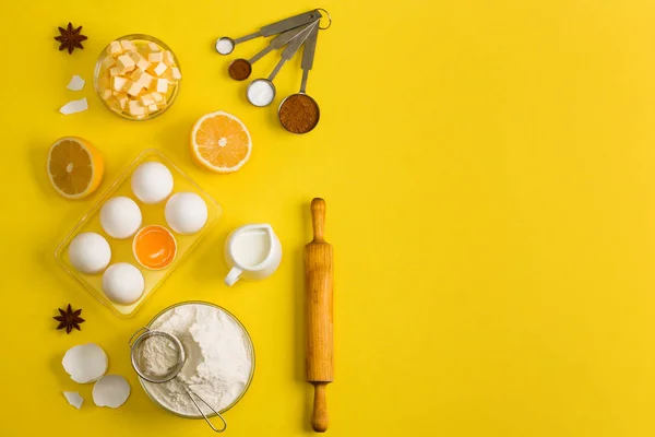 Baking Flat Lay Background White Eggs Eggshells Yolk Cup — Stock Photo, Image