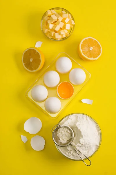 Backen Flache Legen Hintergrund Mit Weißen Eiern Eierschalen Eigelb Eine — Stockfoto