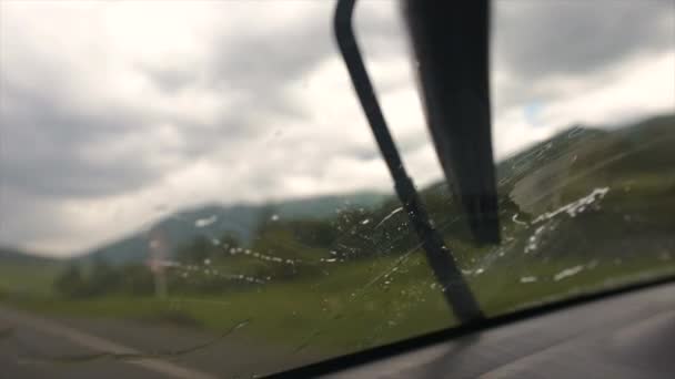 Gotas en el parabrisas del coche . — Vídeos de Stock