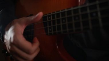 gitarla müzik erkek 