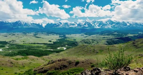 Nuages se déplaçant dans les montagnes — Video