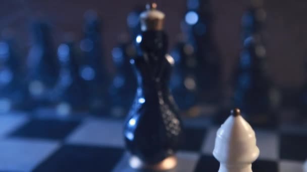 Primer plano del tablero de ajedrez y ajedrez — Vídeo de stock