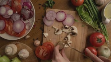 sebze yemek için hazırlanıyor