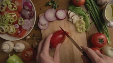 sebze yemek için hazırlanıyor