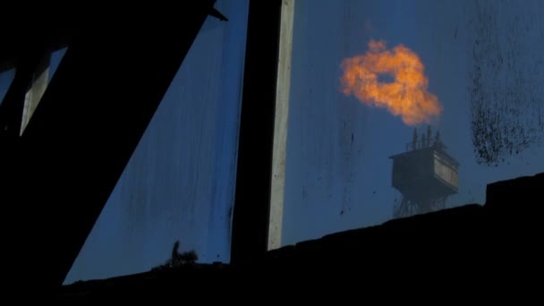 Вежа для спалаху газу — стокове відео