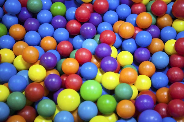 Färgglada plast bollar — Stockfoto