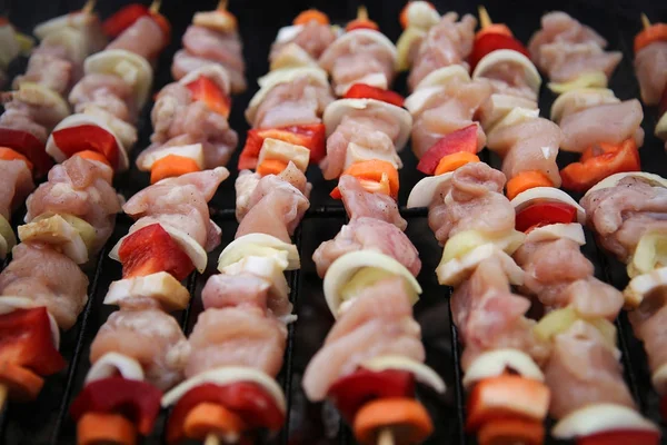 Fleisch auf dem Feuer kochen. — Stockfoto