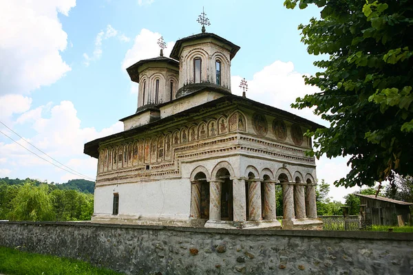 St. Nicholas ve Aziz Voivodes Kilisesi