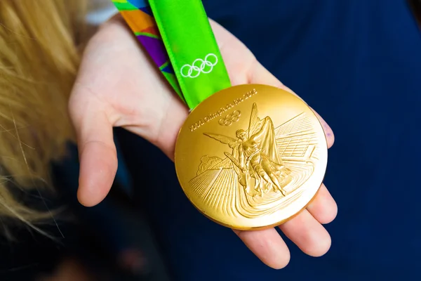 Moskova, Rusya - 24 Ağustos 2016: Toplantı Rus Bayan Hentbol Takımı ile. Rio gösteri altın madalya Olimpiyat Oyunları. Altın madalya dereceyi