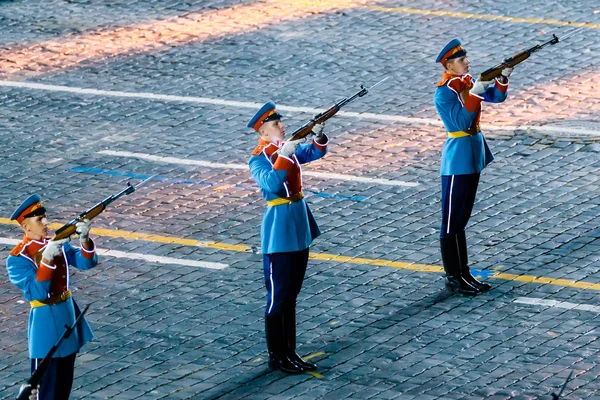 Moscow, Oroszország - augusztus 26, 2016: Spasskaya torony nemzetközi katonai zene fesztivál — Stock Fotó