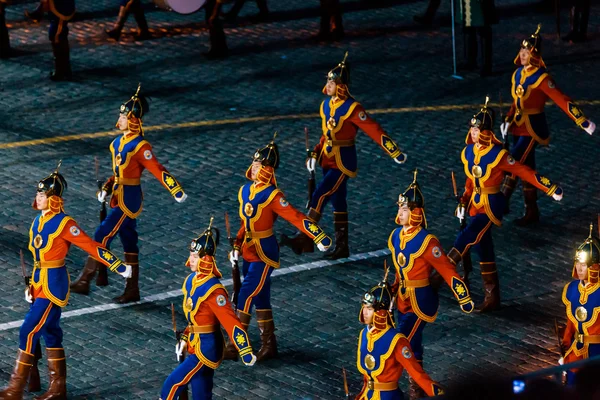 Moskova, Rusya - 26 Ağustos 2016: İşçinin kule Uluslararası Askeri Müzik Festivali