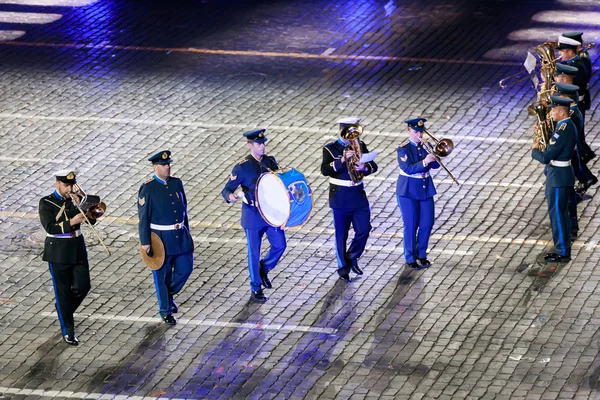 MOSCÚ, RUSIA - 26 de agosto de 2016: Festival Internacional de Música Militar de la Torre Spasskaya . —  Fotos de Stock