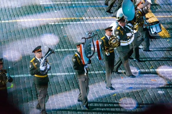 Moskova, Rusya - 26 Ağustos 2016: İşçinin kule Uluslararası Askeri Müzik Festivali. — Stok fotoğraf