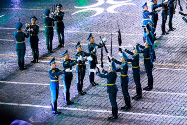 Moskova, Rusya - 26 Ağustos 2016: İşçinin kule Uluslararası Askeri Müzik Festivali