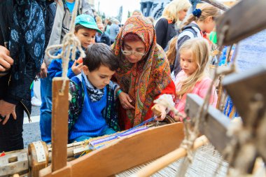 Moskova, Rusya - 10 Eylül 2016: Moskova Şehir Günü, şehrin 869. Tverskaya Caddesi'nde performans.