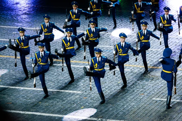 Moskova, Rusya - 26 Ağustos 2016: İşçinin kule Uluslararası Askeri Müzik Festivali.