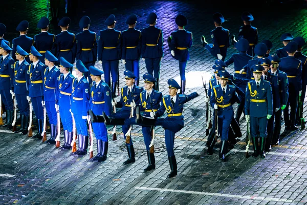 Moskova, Rusya - 26 Ağustos 2016: İşçinin kule Uluslararası Askeri Müzik Festivali. — Stok fotoğraf