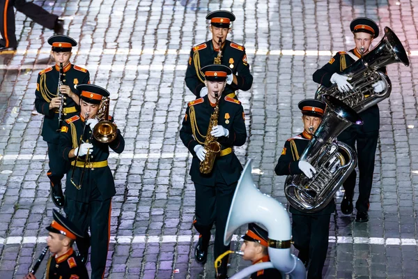 Moskova, Rusya - 26 Ağustos 2016: İşçinin kule Uluslararası Askeri Müzik Festivali — Stok fotoğraf