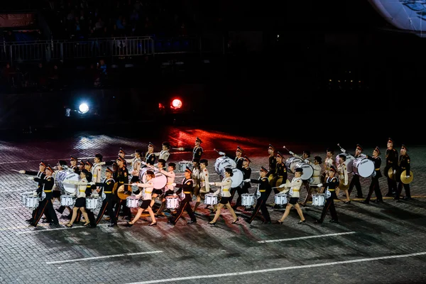 MOSCÚ, RUSIA - 26 de agosto de 2016: Festival Internacional de Música Militar de la Torre Spasskaya — Foto de Stock