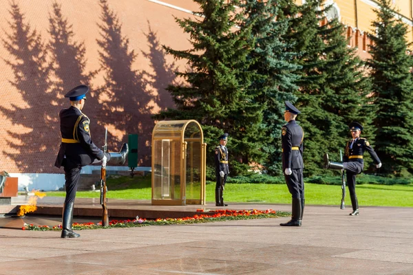 MOSCOU, RUSSIE - 02 SEPTEMBRE 2016 : Changement horaire de la garde d'honneur présidentielle . — Photo