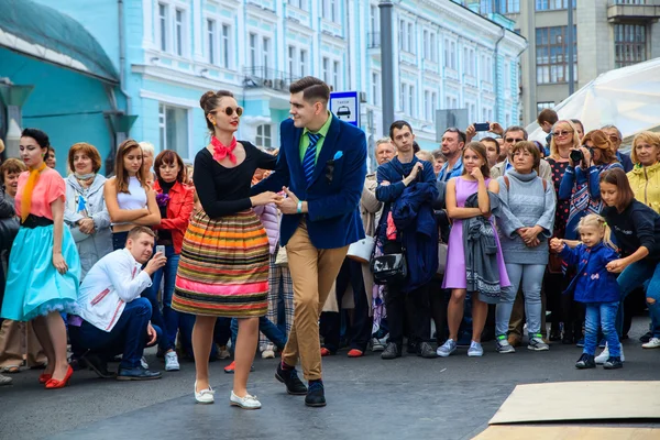 Moskova, Rusya - 10 Eylül 2016: Moskova Şehir Günü, şehrin 869. Tverskaya Caddesi'nde performans.