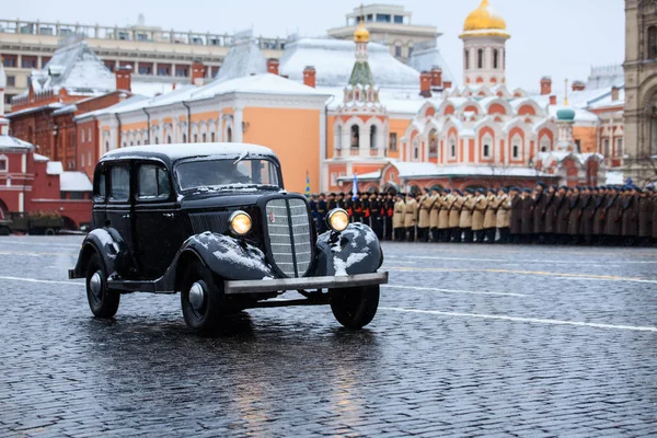 Full-dress rehearsal of the parade, dedicated to November 7, 1941 on Red Square in Moscow. — Stock Photo, Image
