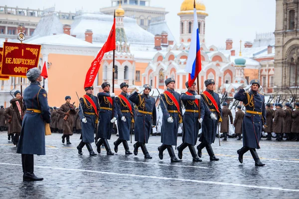 Full-dress rehearsal of the parade, dedicated to November 7, 1941 on Red Square in Moscow. — Stock Photo, Image