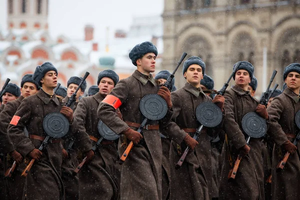 Ensaio completo do desfile, dedicado a 7 de novembro de 1941 na Praça Vermelha em Moscou . — Fotografia de Stock