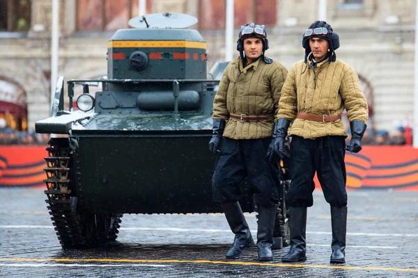 Moskova Kızıl Meydan üzerinde 7 Kasım 1941 için adanmış geçit defa prova.