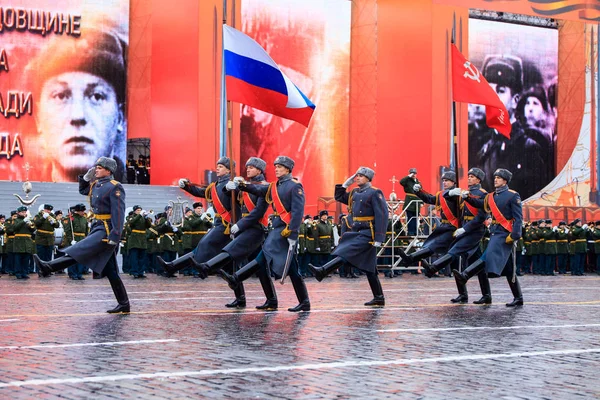 Répétition générale du défilé, dédié au 7 novembre 1941 sur la Place Rouge à Moscou . — Photo