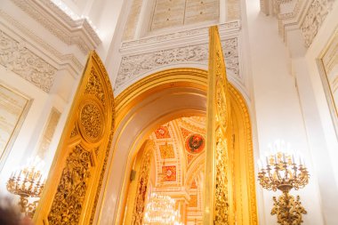 Grand Kremlin Palace, Moskova Georgievsky koridorda iç görünüm. 1849 yılında inşa edilen sarayın Rusya cumhurbaşkanı'nın resmi konutu olduğunu. 