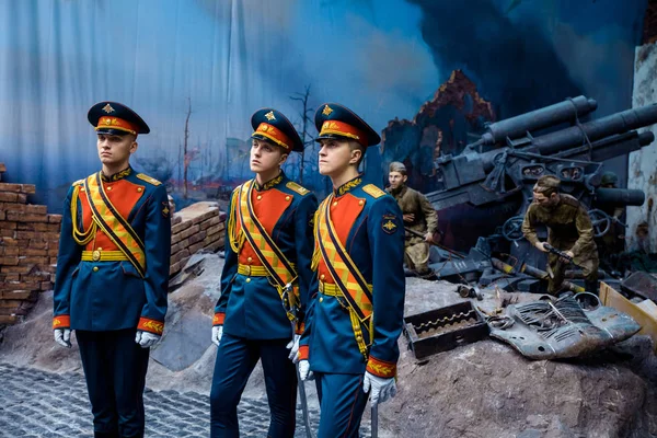 Actuaciones de demostración de la Guardia de Honor del 154 Regimiento Preobrazhensky. El Salón de la Fama del Museo de la Gran Guerra Patria en Poklonnaya Hill . — Foto de Stock