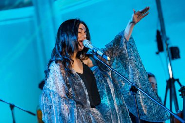 Moskova, Rusya - 27 Ocak 2017: R&B soul band Gayana performans gösteren canlı akustik, St Andrews Anglikan Kilisesi üzerinde 27 Ocak 2017 Moskova, Rusya.