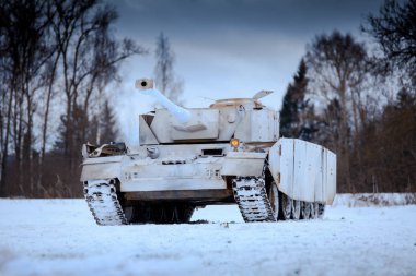 Alman İkinci Dünya Savaşı tankı (panzer) Pz. IV kış görünümü.
