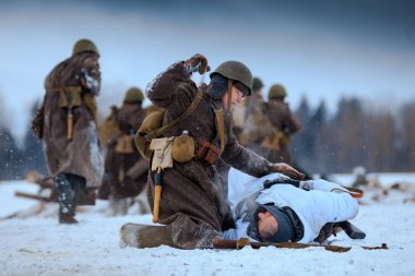 Kızıl Ordu ve mücadele Wehrmacht askerler.