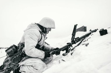 Wehrmacht machine-gunner. Siyah ve beyaz fotoğraf.