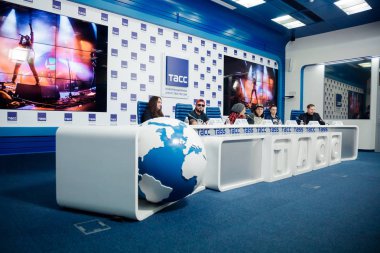 Moskova, Rusya - 28 Şubat 2017: Louna band basın-toplantısında Tass Rus haber ajansı üzerinde 28 Şubat 2017 Moskova, Rusya.