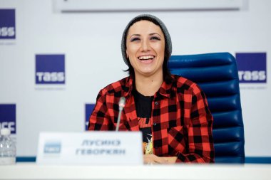 Moskova, Rusya - 28 Şubat 2017: Louna band basın-toplantısında Tass Rus haber ajansı üzerinde 28 Şubat 2017 Moskova, Rusya.