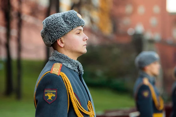 La Guardia d'Onore del 154 Reggimento Preobrazhensky in uniforme di fanteria all'evento solenne — Foto Stock