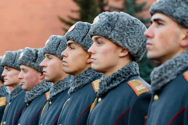 Die Ehrengarde des Präobraschenski Regiments 154 in Infanterie-Uniform bei der feierlichen Veranstaltung — Stockfoto