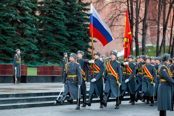 La Guardia de Honor del 154 Regimiento Preobrazhensky con el uniforme de infantería en el evento solemne —  Fotos de Stock