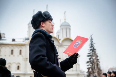 Moskova, Rusya - 09 Aralık 2017: Rusya Federasyonu Federal Güvenlik Servisi hizmeti, Moskova Kremlin'ın komutanı Cumhurbaşkanlığı alay askeri yemini. Kış görünümü