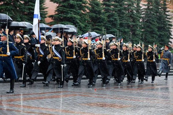 154 Preobrazhensky 연대는 의장대의 모스크바 러시아 2017 March 퍼레이드 비오는 — 스톡 사진